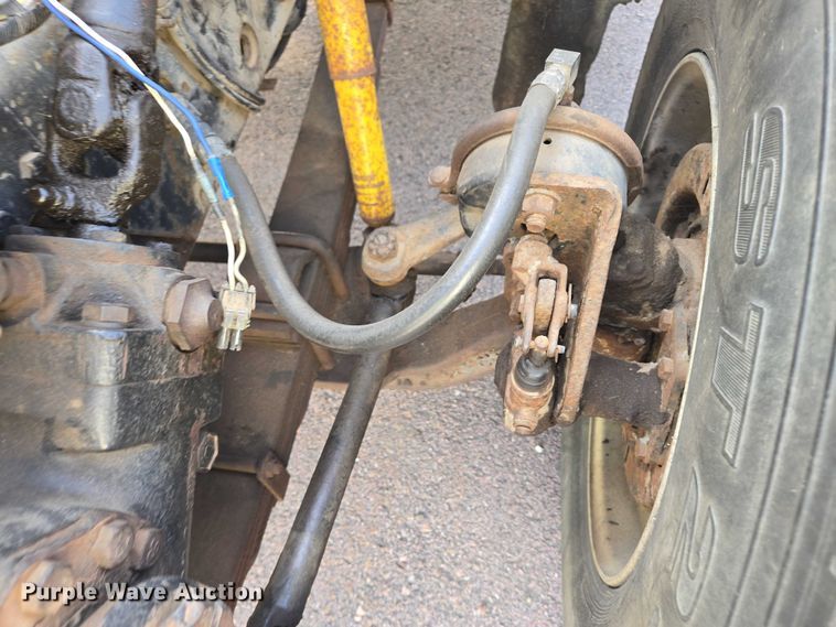 image for item DY1279 1997 International 4700 Crew Cab box truck