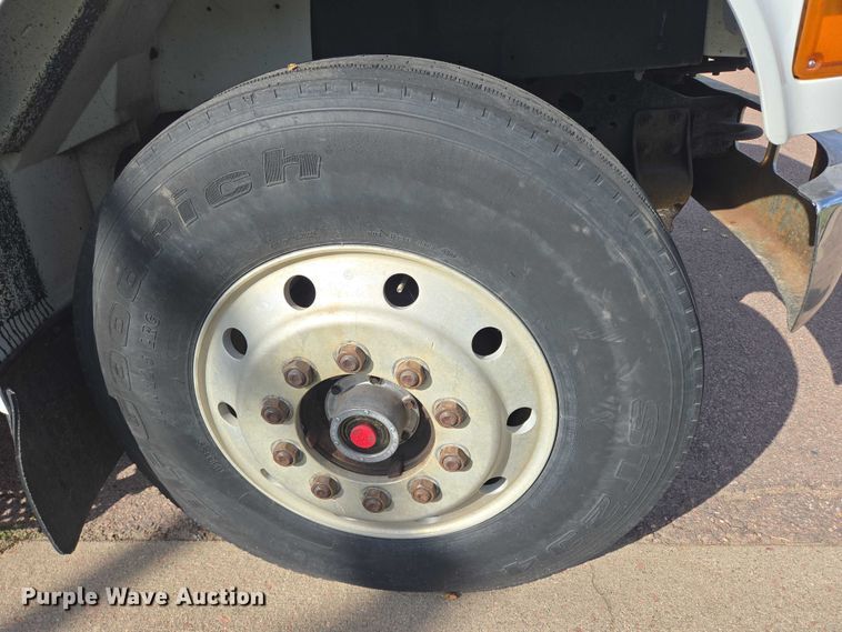 image for item DY1279 1997 International 4700 Crew Cab box truck