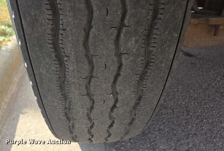 image for item DY1279 1997 International 4700 Crew Cab box truck