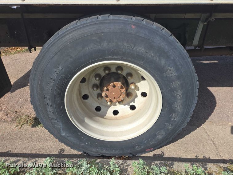 image for item DY1279 1997 International 4700 Crew Cab box truck