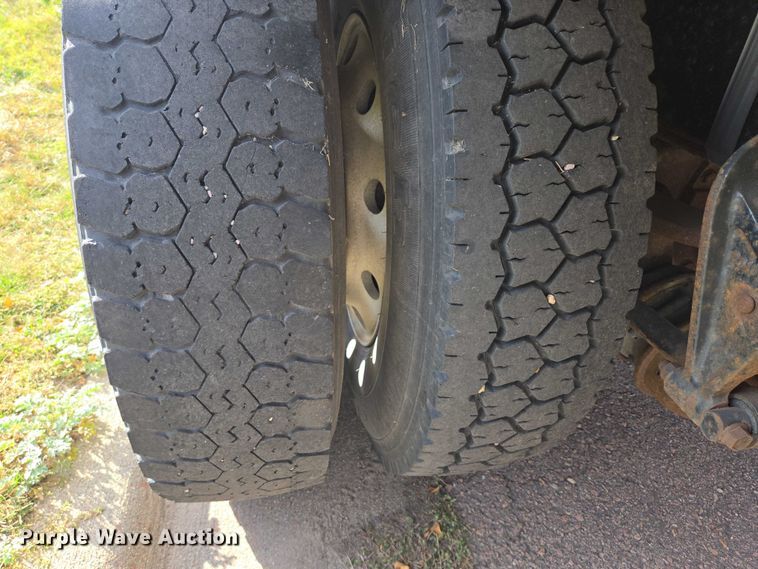 image for item DY1279 1997 International 4700 Crew Cab box truck