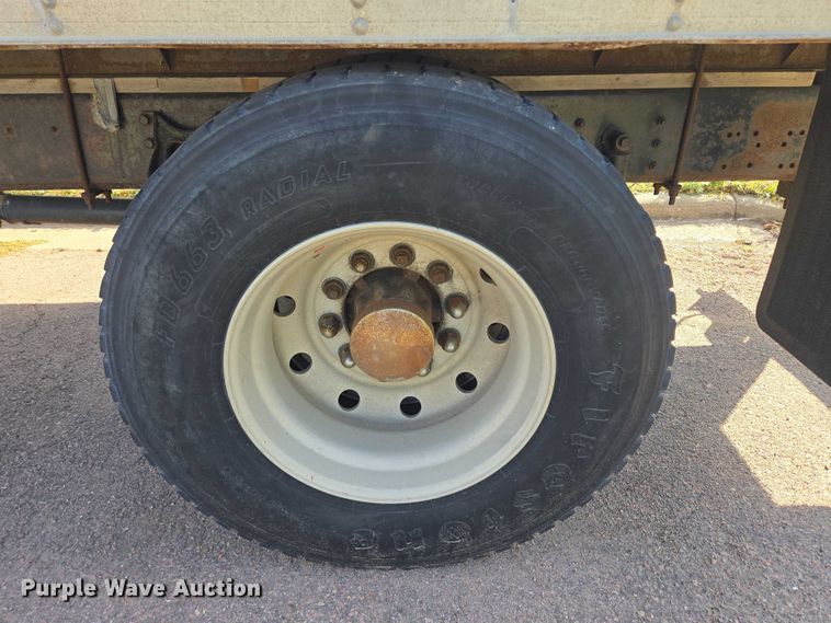 image for item DY1279 1997 International 4700 Crew Cab box truck