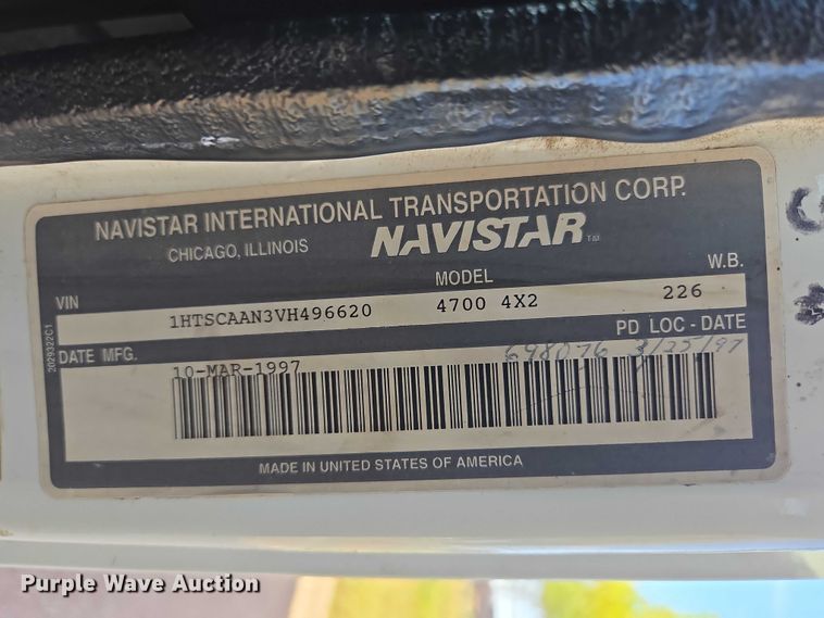 image for item DY1279 1997 International 4700 Crew Cab box truck