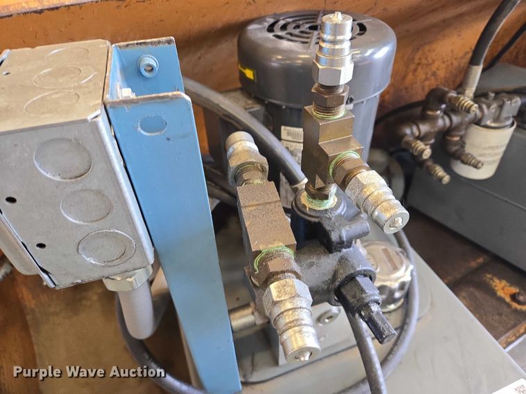 image for item DY1282 (3) Haldex hydraulic tanks