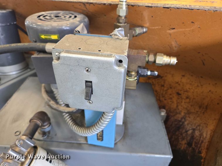 image for item DY1282 (3) Haldex hydraulic tanks