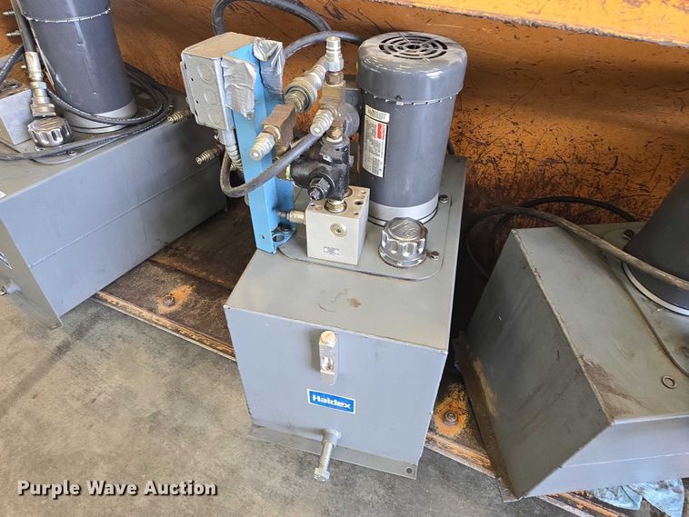 image for item DY1282 (3) Haldex hydraulic tanks