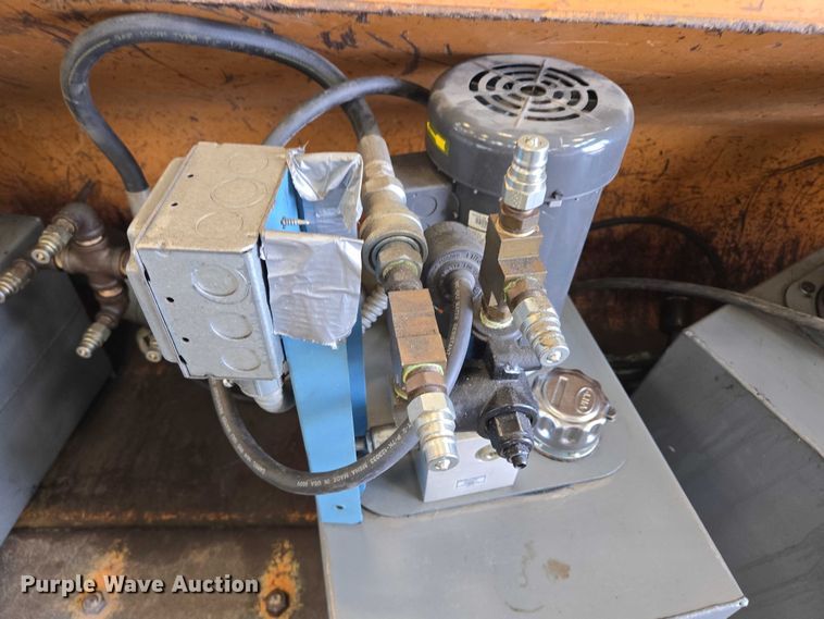 image for item DY1282 (3) Haldex hydraulic tanks