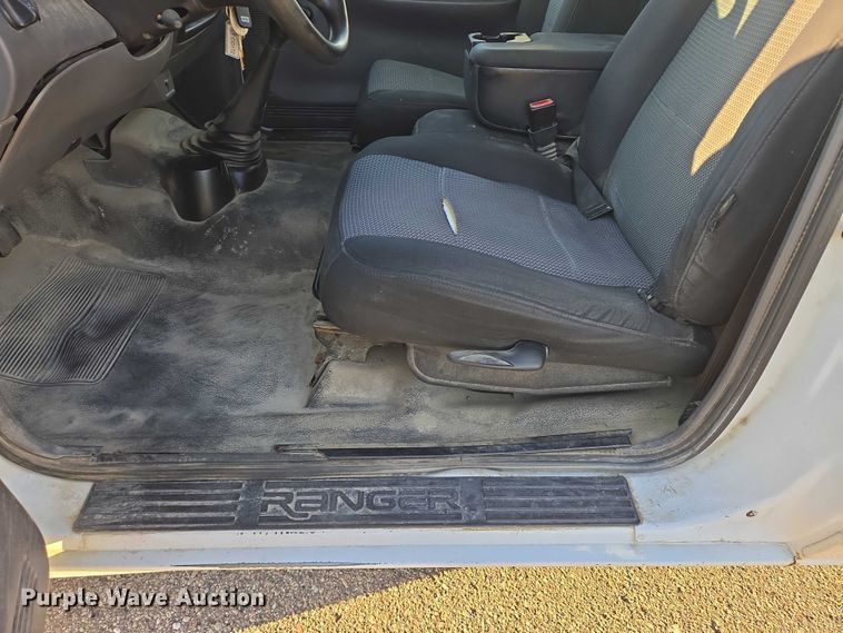 image for item DY1297 2003 Ford Ranger SuperCab pickup truck