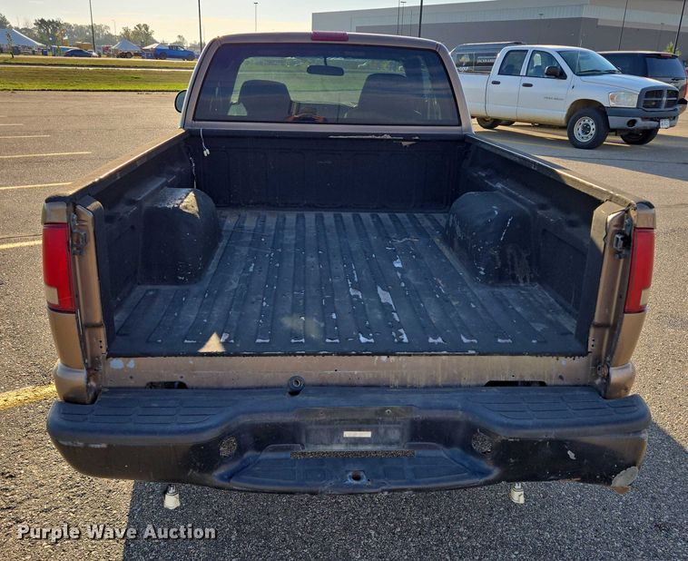 image for item DY1298 2003 Chevrolet S10 Ext. Cab pickup truck