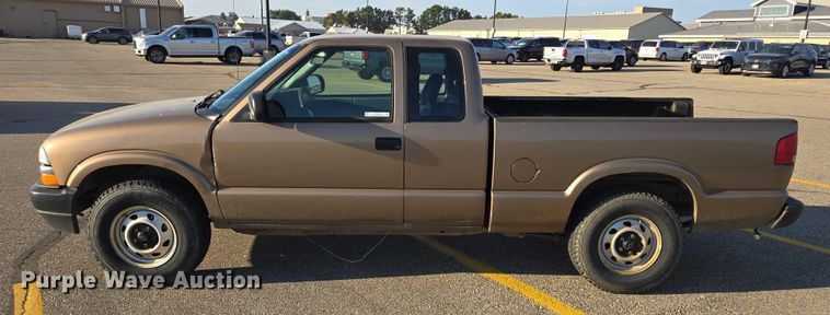 image for item DY1298 2003 Chevrolet S10 Ext. Cab pickup truck