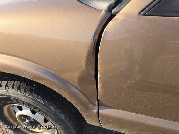 image for item DY1298 2003 Chevrolet S10 Ext. Cab pickup truck