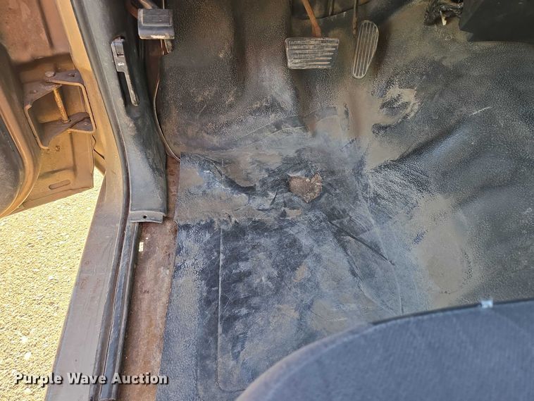 image for item DY1298 2003 Chevrolet S10 Ext. Cab pickup truck