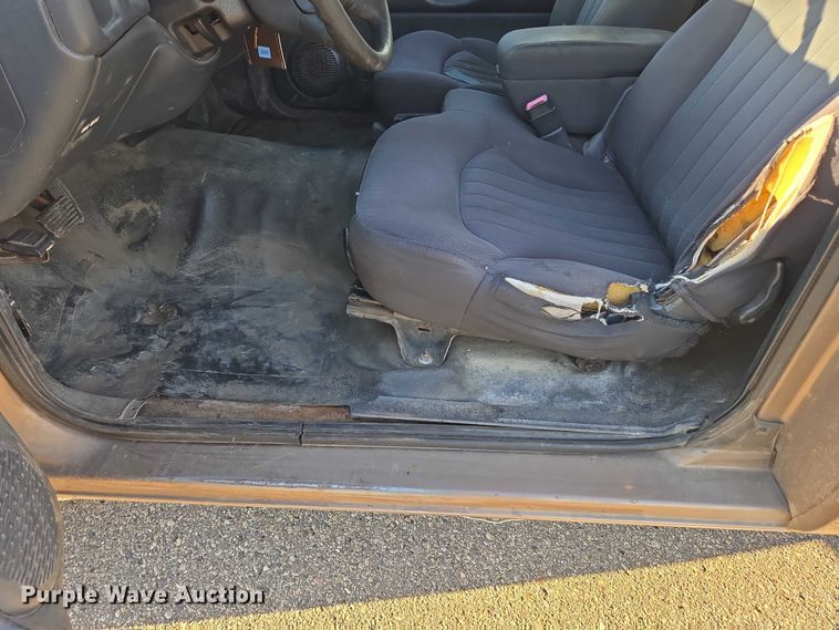 image for item DY1298 2003 Chevrolet S10 Ext. Cab pickup truck