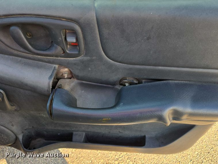 image for item DY1298 2003 Chevrolet S10 Ext. Cab pickup truck