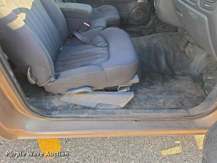 image for item DY1298 2003 Chevrolet S10 Ext. Cab pickup truck