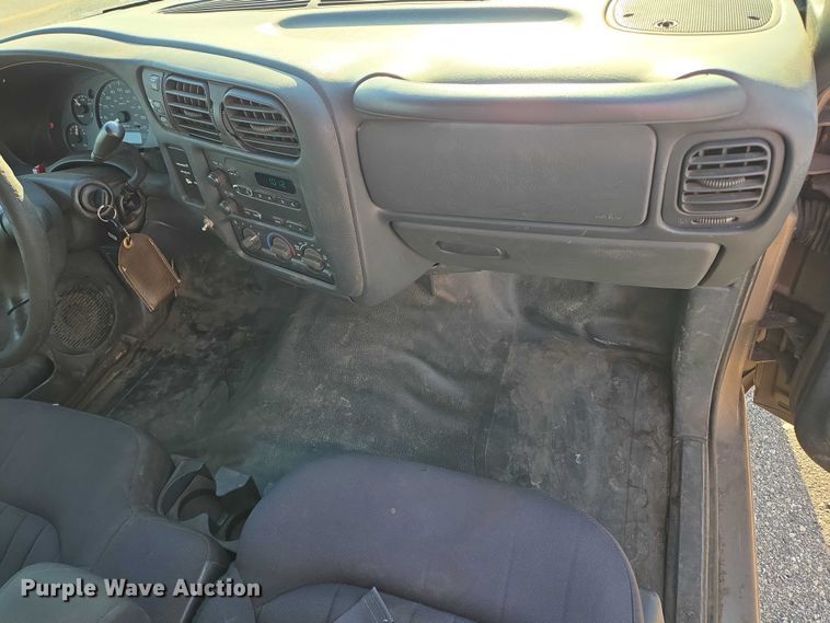 image for item DY1298 2003 Chevrolet S10 Ext. Cab pickup truck