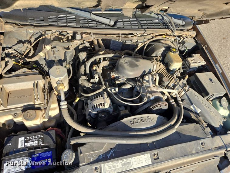 image for item DY1298 2003 Chevrolet S10 Ext. Cab pickup truck