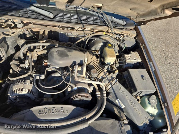 image for item DY1298 2003 Chevrolet S10 Ext. Cab pickup truck