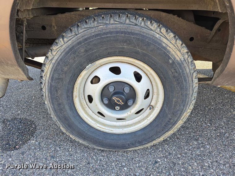 image for item DY1298 2003 Chevrolet S10 Ext. Cab pickup truck