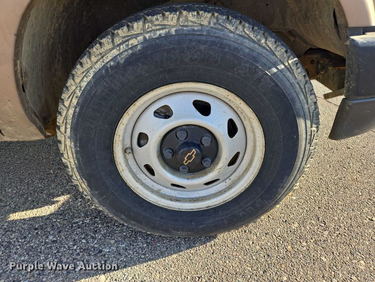 image for item DY1298 2003 Chevrolet S10 Ext. Cab pickup truck