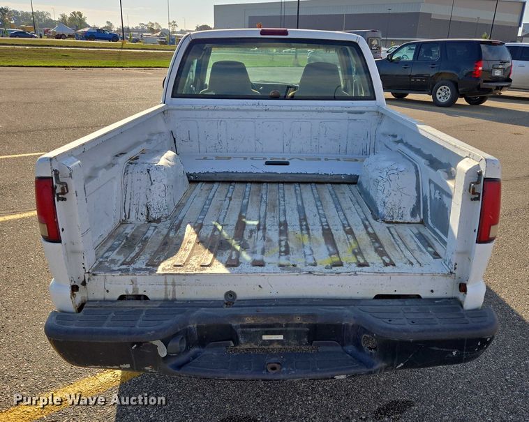 image for item DY1299 2001 Chevrolet S10 Ext. Cab pickup truck