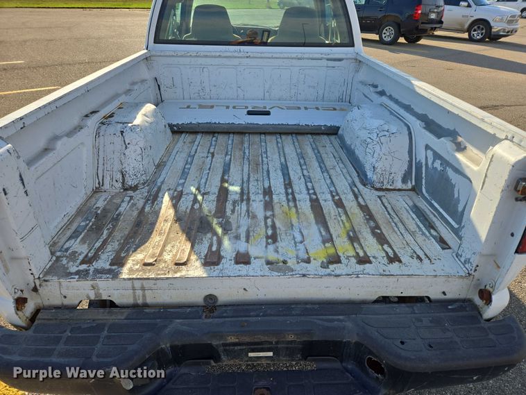 image for item DY1299 2001 Chevrolet S10 Ext. Cab pickup truck