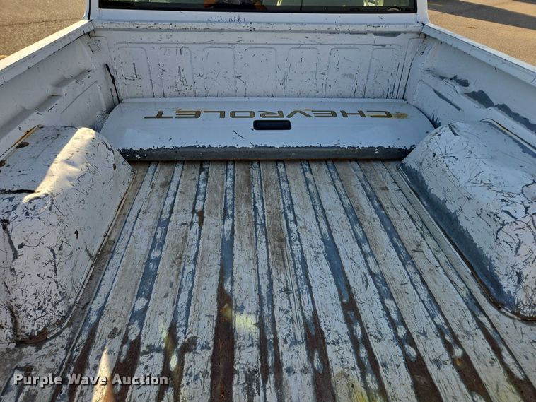 image for item DY1299 2001 Chevrolet S10 Ext. Cab pickup truck