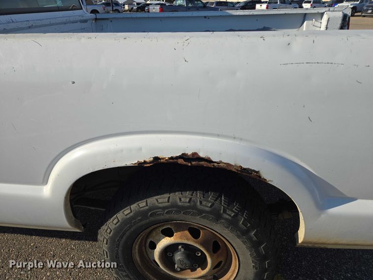 image for item DY1299 2001 Chevrolet S10 Ext. Cab pickup truck