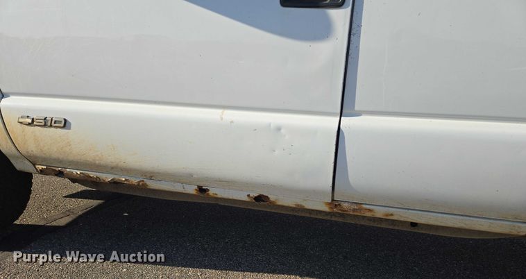 image for item DY1299 2001 Chevrolet S10 Ext. Cab pickup truck