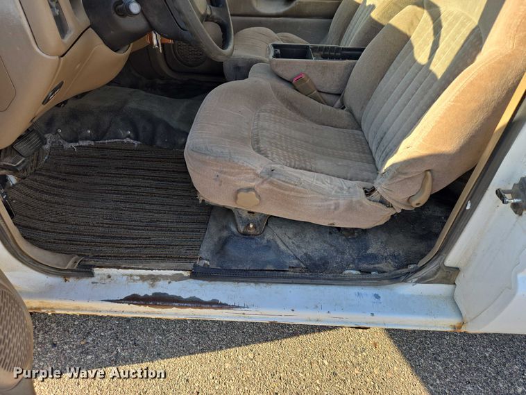 image for item DY1299 2001 Chevrolet S10 Ext. Cab pickup truck