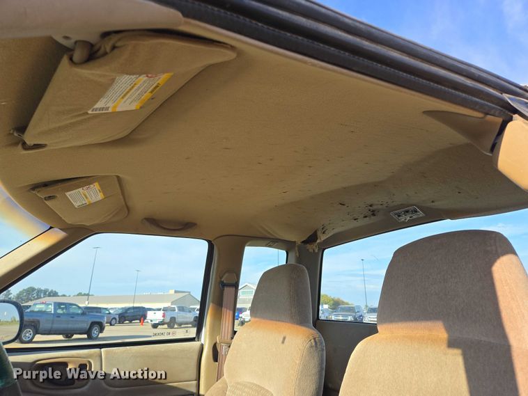 image for item DY1299 2001 Chevrolet S10 Ext. Cab pickup truck