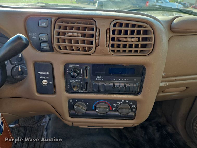 image for item DY1299 2001 Chevrolet S10 Ext. Cab pickup truck