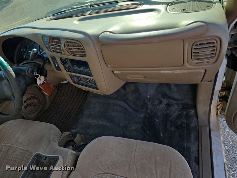 image for item DY1299 2001 Chevrolet S10 Ext. Cab pickup truck