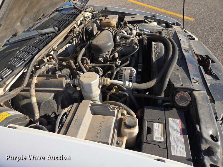 image for item DY1299 2001 Chevrolet S10 Ext. Cab pickup truck