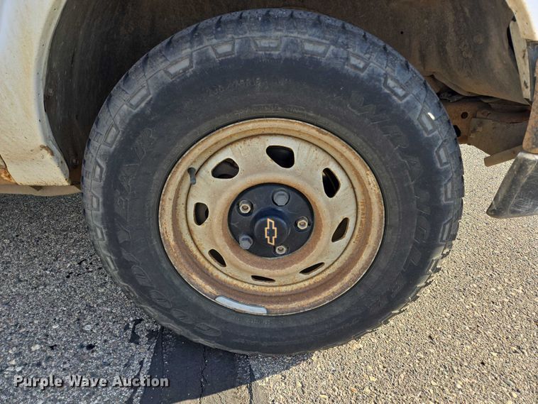 image for item DY1299 2001 Chevrolet S10 Ext. Cab pickup truck