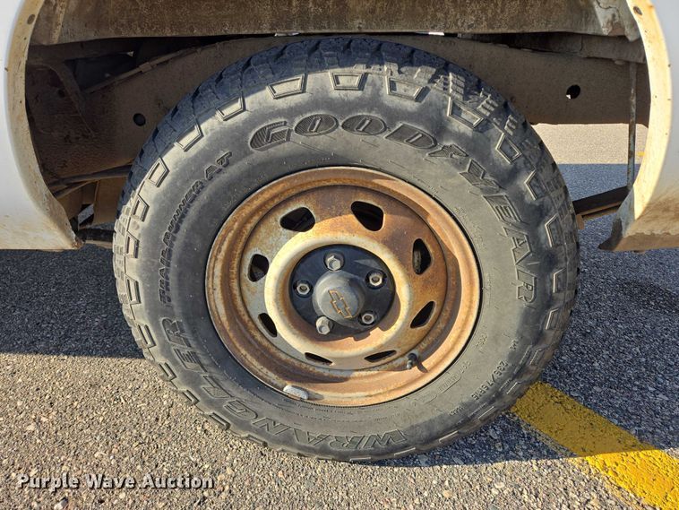 image for item DY1299 2001 Chevrolet S10 Ext. Cab pickup truck