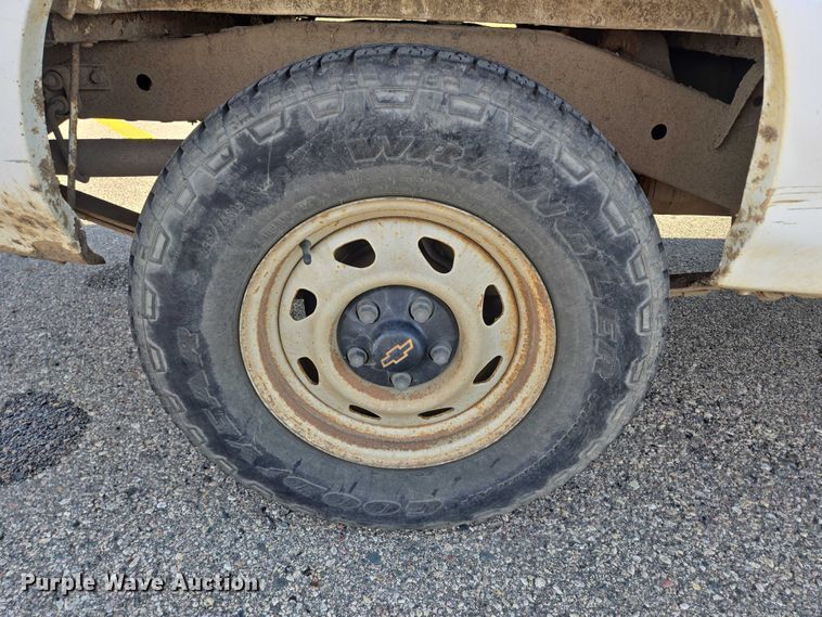 image for item DY1299 2001 Chevrolet S10 Ext. Cab pickup truck