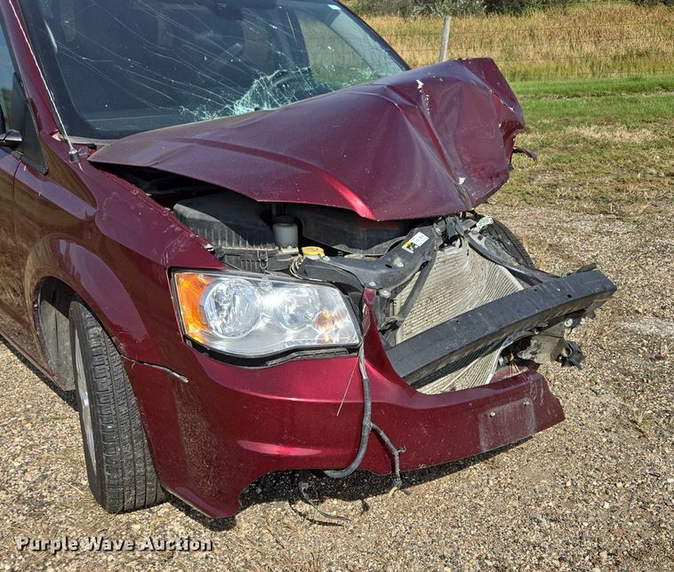 image for item DY1302 2020 Dodge Grand Caravan van