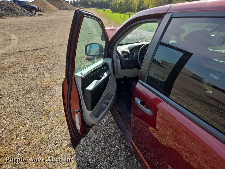 image for item DY1302 2020 Dodge Grand Caravan van