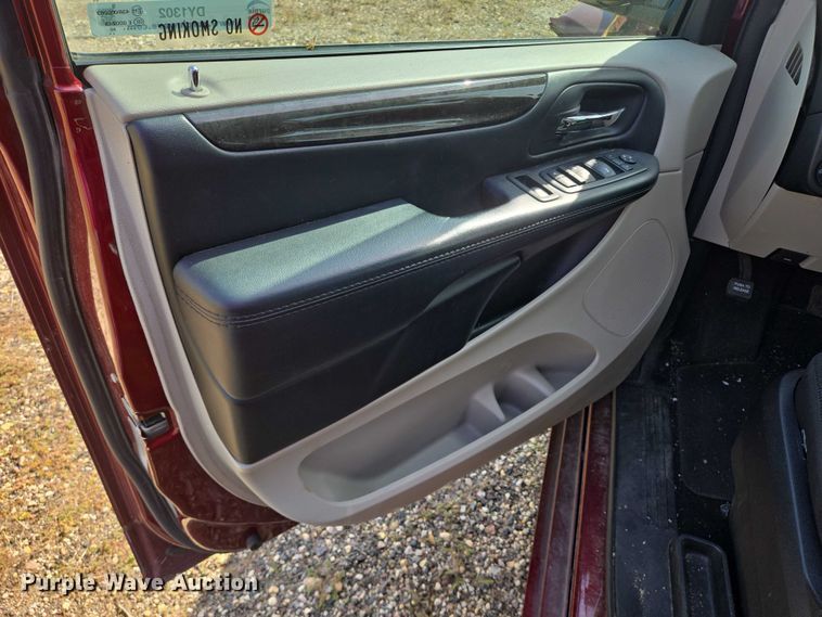 image for item DY1302 2020 Dodge Grand Caravan van