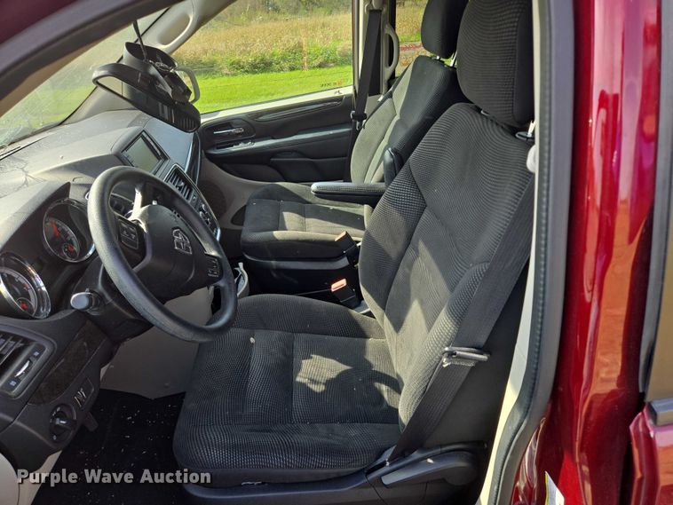 image for item DY1302 2020 Dodge Grand Caravan van