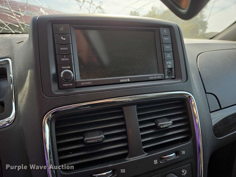 image for item DY1302 2020 Dodge Grand Caravan van