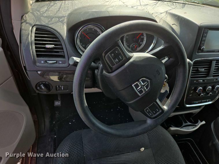 image for item DY1302 2020 Dodge Grand Caravan van