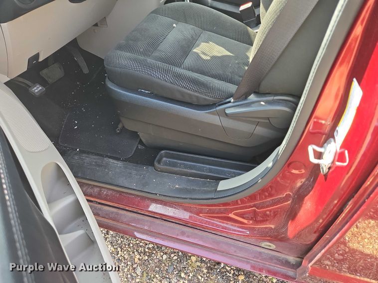 image for item DY1302 2020 Dodge Grand Caravan van