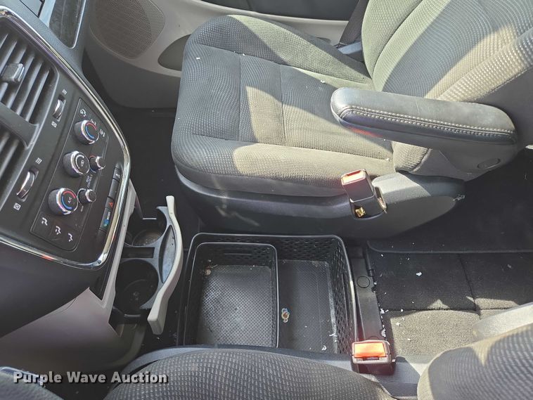 image for item DY1302 2020 Dodge Grand Caravan van