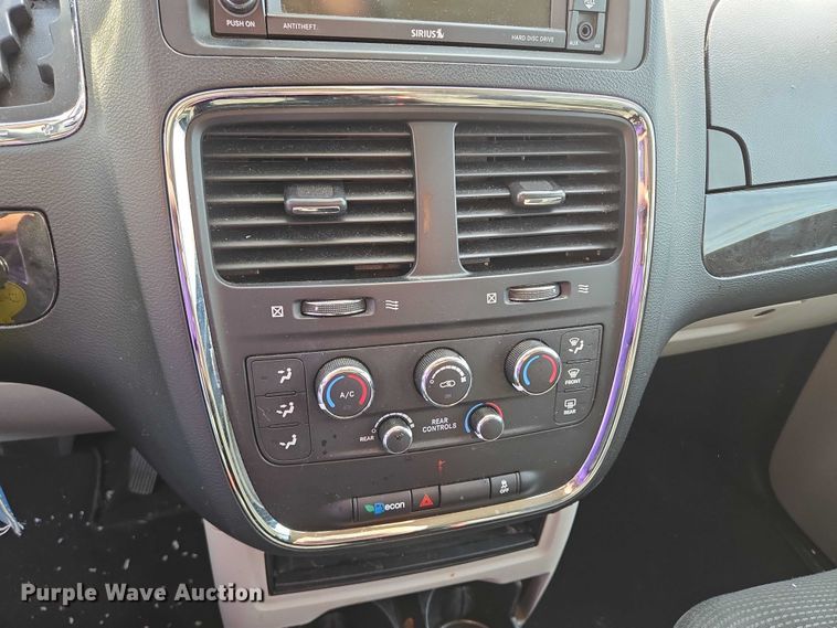 image for item DY1302 2020 Dodge Grand Caravan van