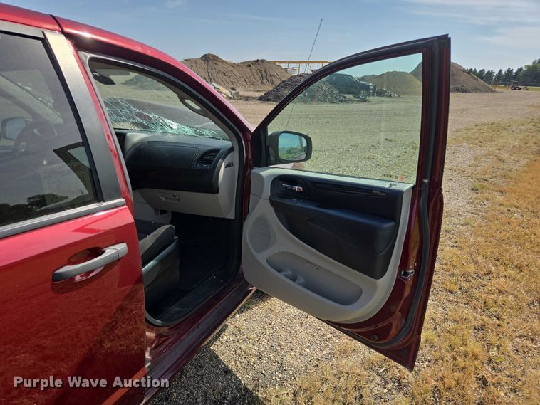 image for item DY1302 2020 Dodge Grand Caravan van