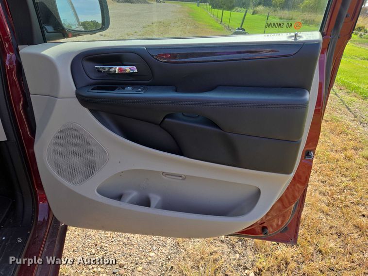 image for item DY1302 2020 Dodge Grand Caravan van