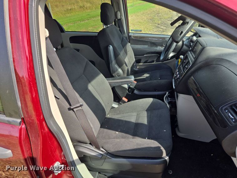 image for item DY1302 2020 Dodge Grand Caravan van