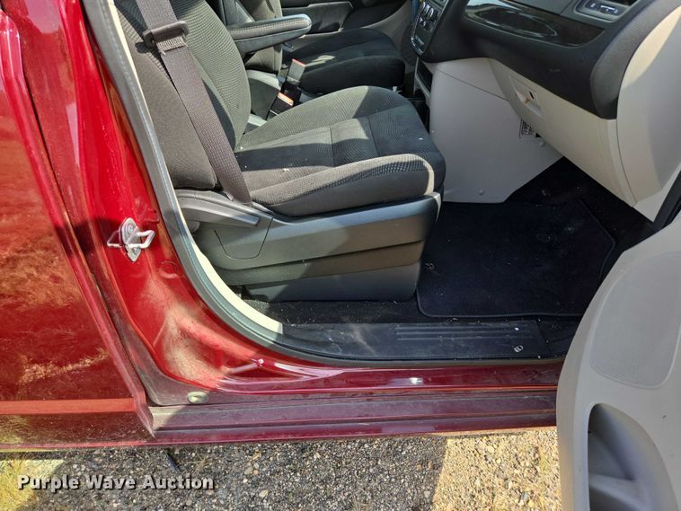 image for item DY1302 2020 Dodge Grand Caravan van